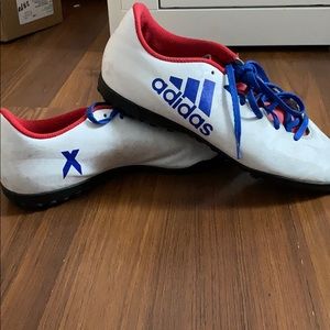 Indoor soccer cleats